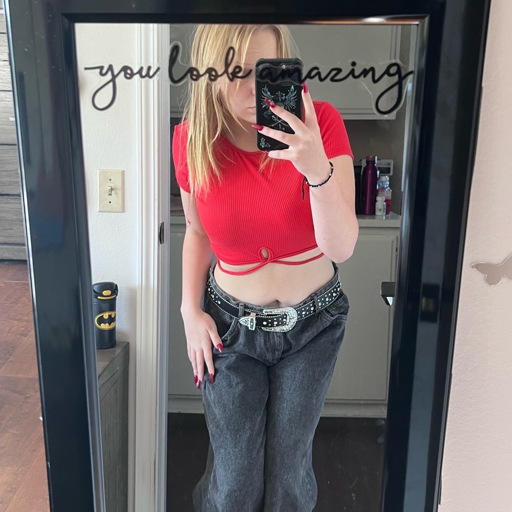 red cropped baby tee